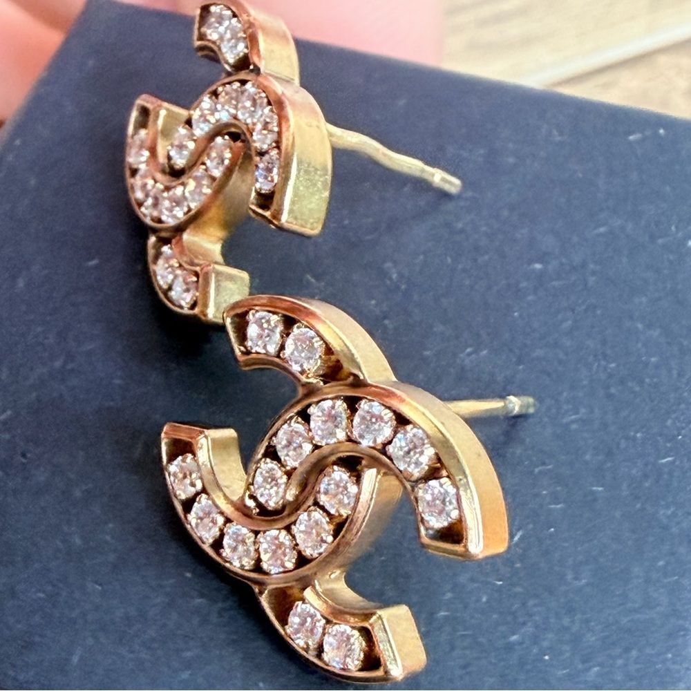 Authentic CHANEL CC Studded Earrings 2021 - Picture 5 of 13